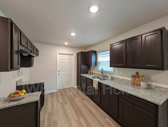 Photo - 1438 6th St W