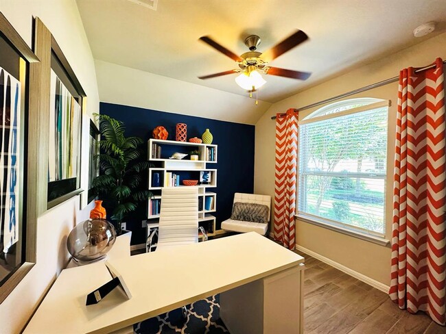 Photo - 112 Groesbeck Ln