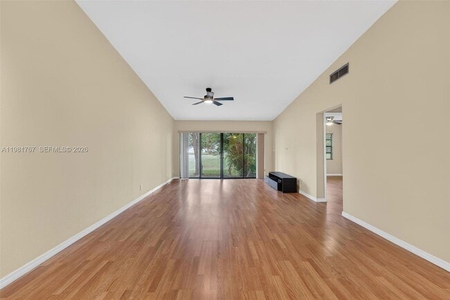 Photo - 9315 Wedgewood Dr Unidad B19