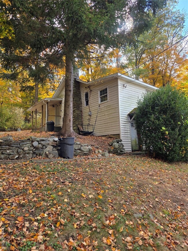 Building Photo - 25 Emerald Trail