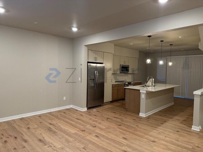 Building Photo - Unit F6