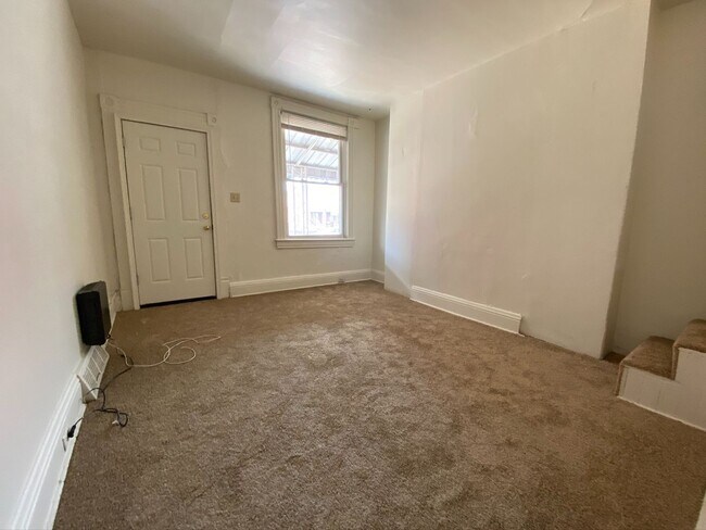 Photo - South Oakland 2BR Duplex with Back Yard Sp...