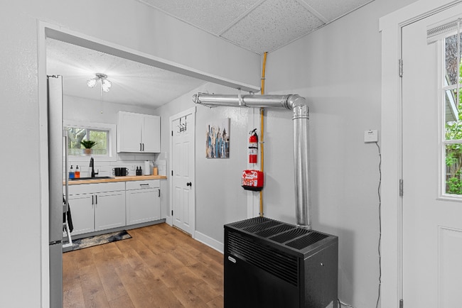 Photo - 231 Murray St SE