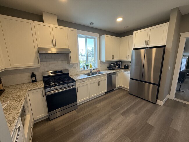 Photo - 450 Irwin St Unit 5