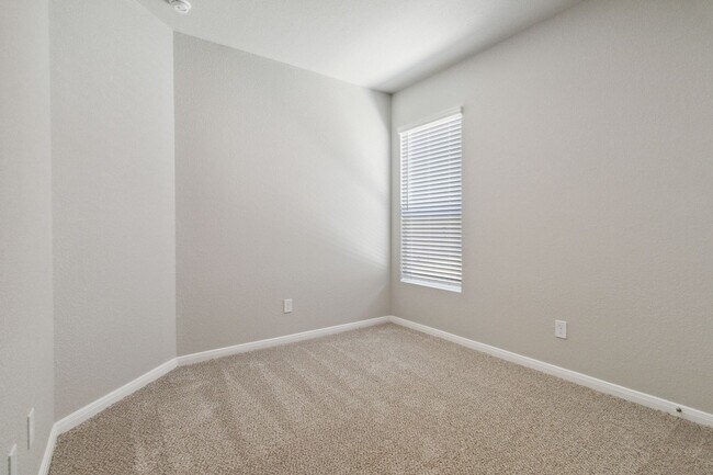 Photo - 391-395 Nespral Unit 391 Nespral