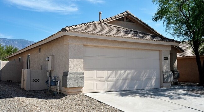 Photo - All tile 4 bedroom home in Oro Valley!