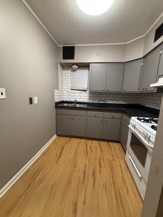 Photo - 705 E Center St