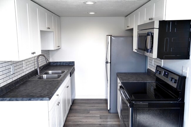 Building Photo - 1526 Layton 4-plex Unit 2 Top Right Rental