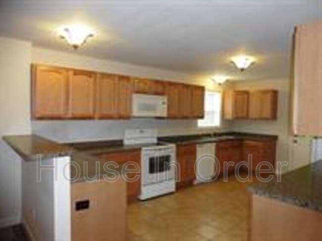 Photo - 15 Howards Row Pl