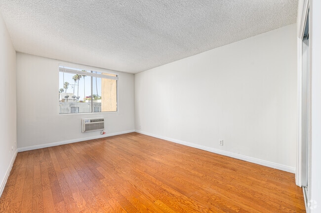1BR, 1BA - 1,000SF - Bedroom