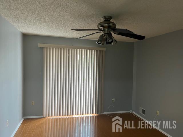 Photo - 102 Albury Way