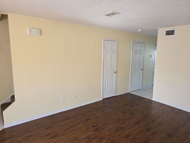 Photo - Charming 2 bedroom, 1.5 bathroom, 2 story ...