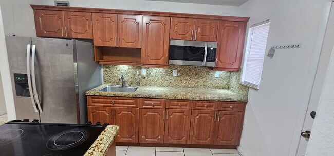 Cocina - 1900 W 54th St Unidad 102