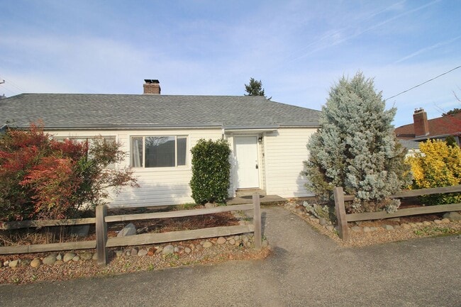 Photo - 7105-7115 NE Halsey St Unit 7115