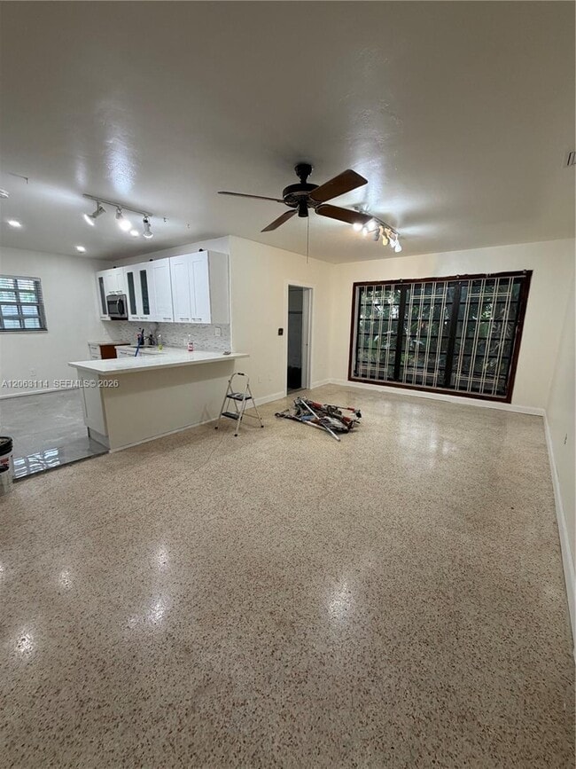 Photo - 631 NE 60th St