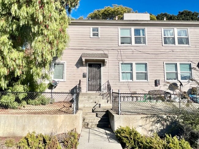 Building Photo - 526 Wilson Ave