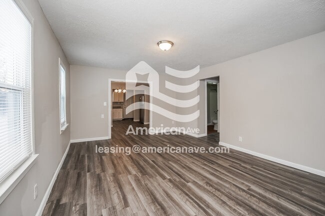 Photo - 991 Bryce Ave