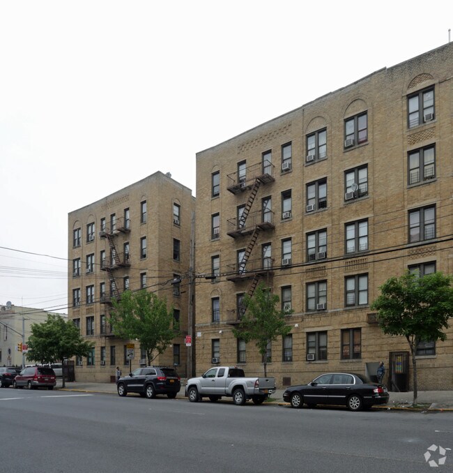 Photo - 1826 White Plains Rd Apartamentos