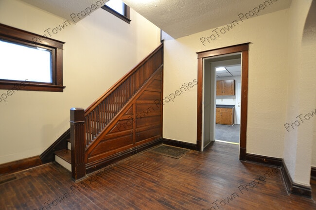 Photo - 724 E Washington St