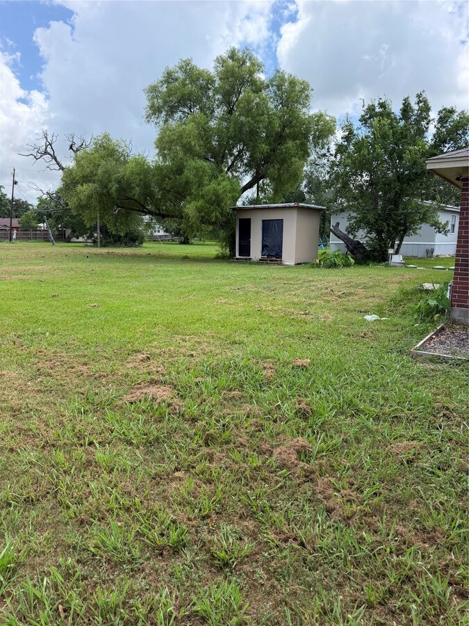 Photo - 151 Country Oaks St