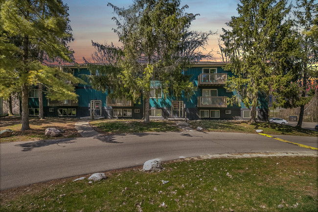 Sandstone Creek Apartments - Sandstone Creek Apartments