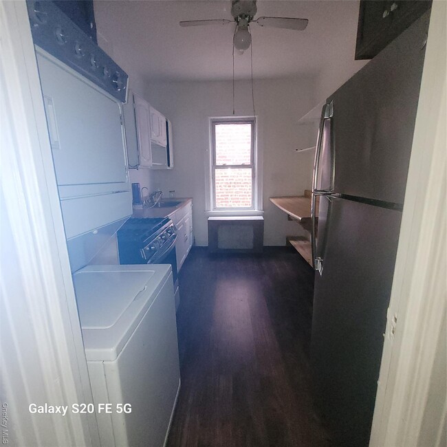 Photo - 93-18 240th St