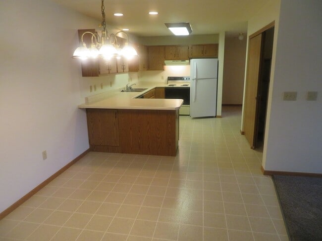 Building Photo - 385 Main St Unit 385 Apt#11