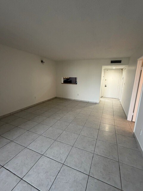 Photo - 8635 NW 8th St Unidad 204