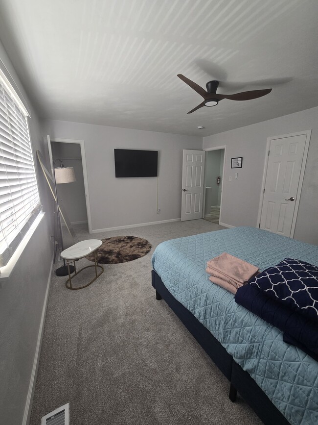 Building Photo - 9527 18th Bay St