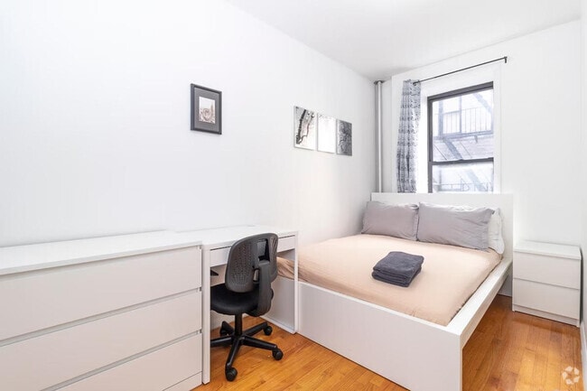 Building Photo - 327 E 92nd St Rental