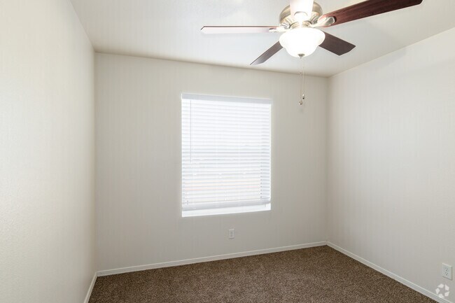 2BR, 2BA - 900SF - Second Bedroom