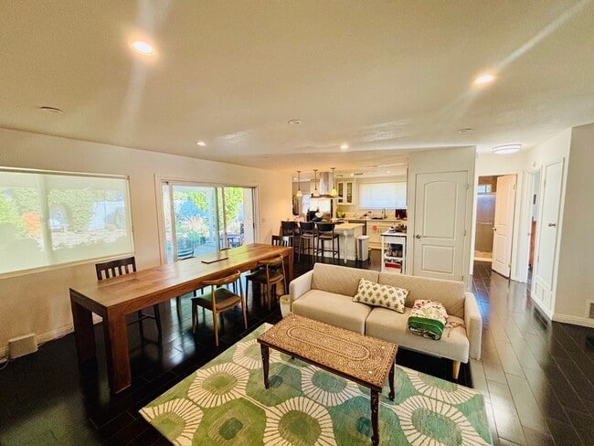 Photo - 23813 Calvert St