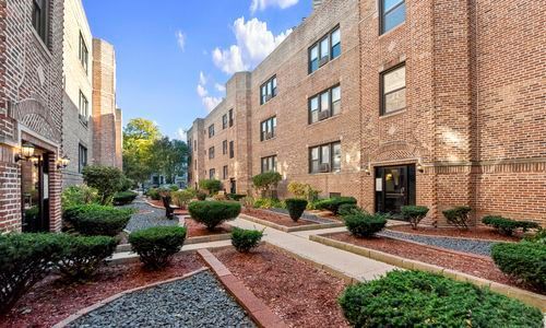 Building Photo - 3720 N Pine Grove Ave