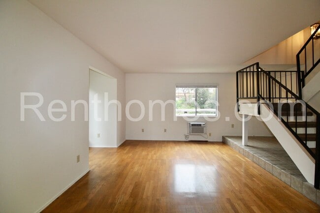 Photo - 7958 Mission Center Ct