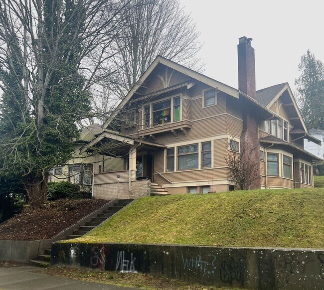 Building Photo - 906 N Garden St Unit #2