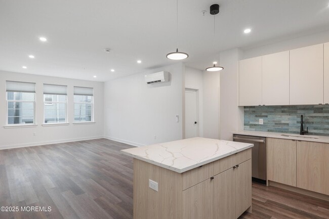 Photo - 6 West End Ct Unit 306