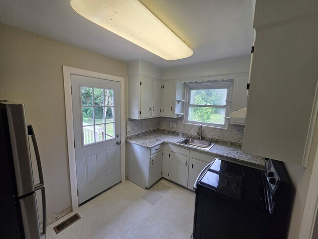 Photo - 2412 Bass Ave