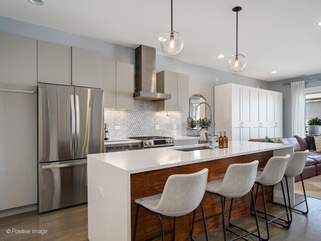 Photo - 2550 W Fullerton Ave
