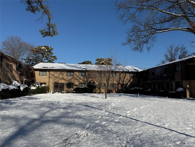 Building Photo - 55 Pinebrook Pl