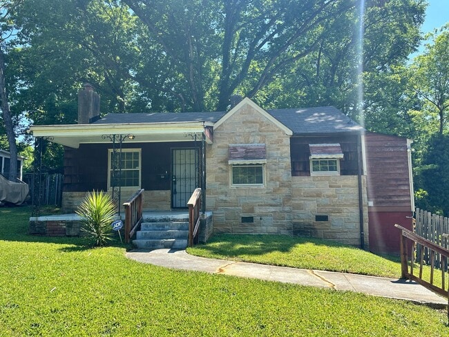 Charming Two Bedroom House in Enderly Park! - Charming Two Bedroom House in Enderly Park!