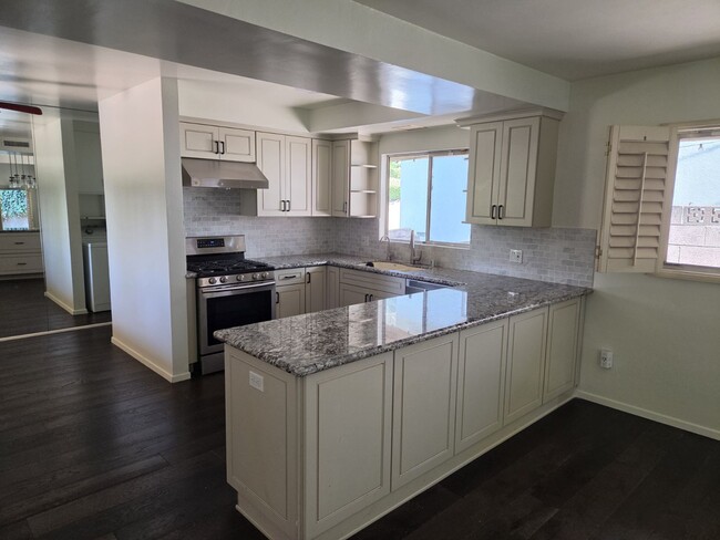 Photo - 4734 Laurelgrove Ave