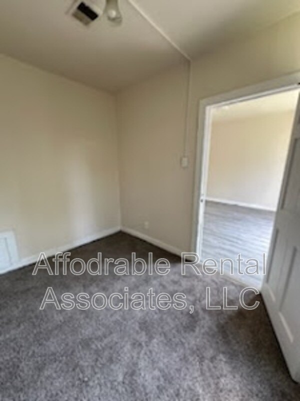 Photo - 112 W Kassner Pl Unit Upper