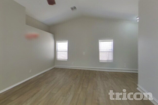11446 W Roanoke Dr