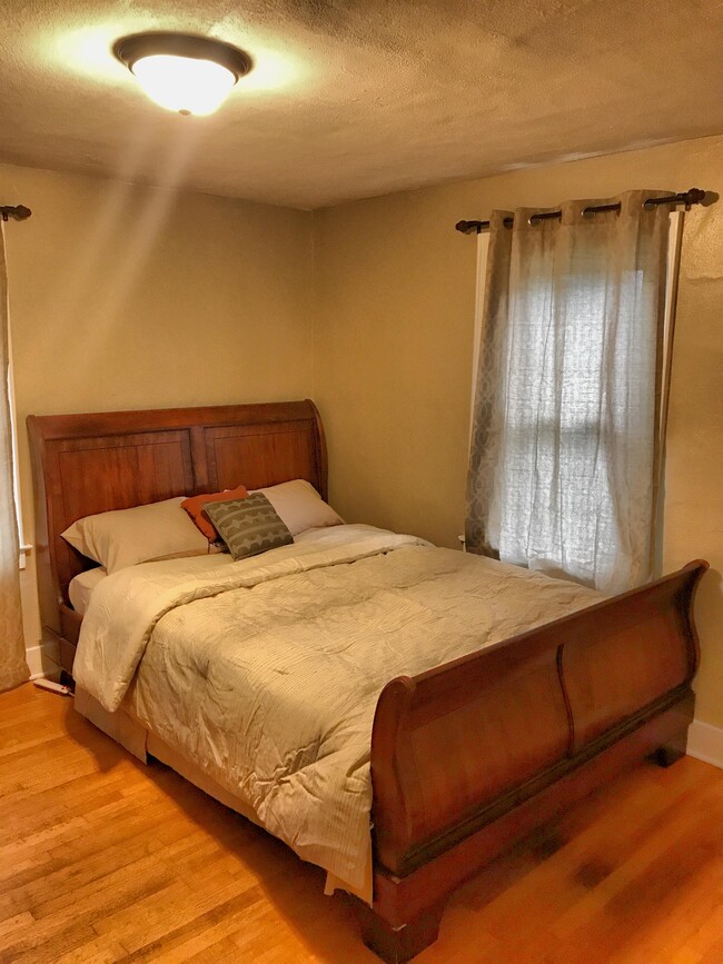 Building Photo - 241 Lorraine Ave Rental