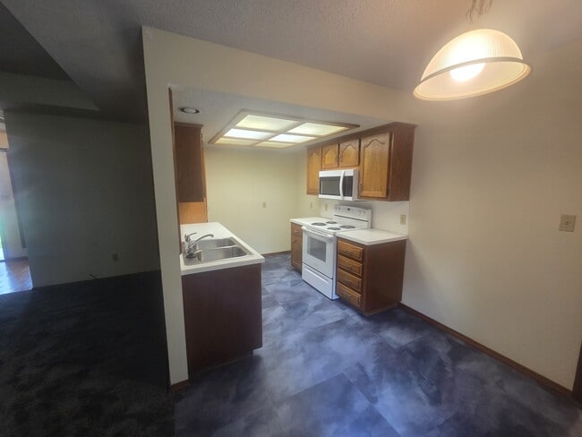 Photo - 2051 S Kentwood Ave