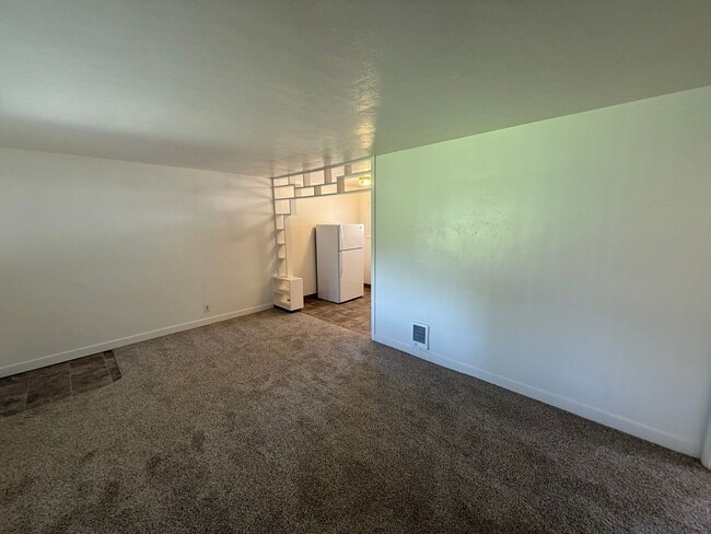 Photo - 912 Fir St S
