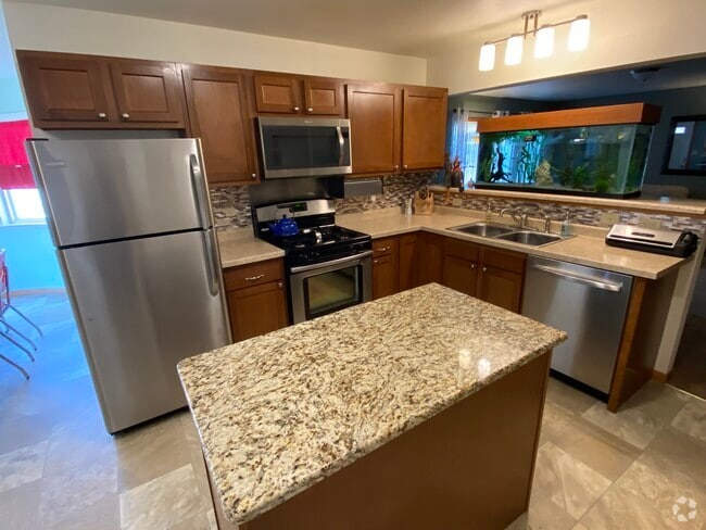 Beautiful Granite in Kitchen - 2037 S Main St Rental