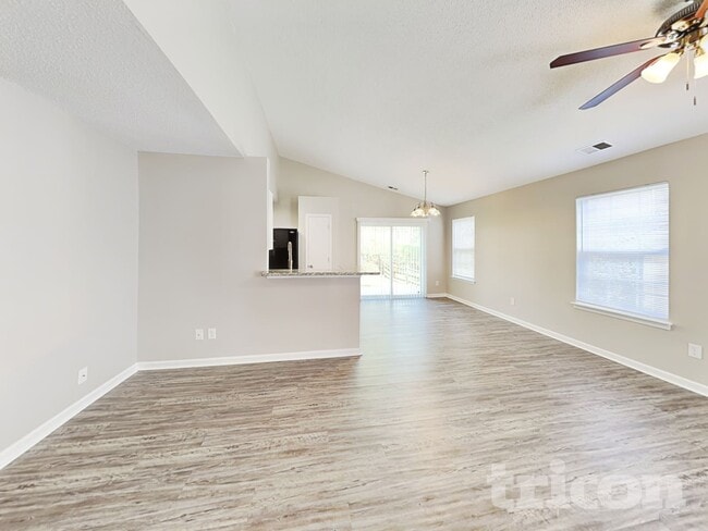 2981 Champion Ln SW