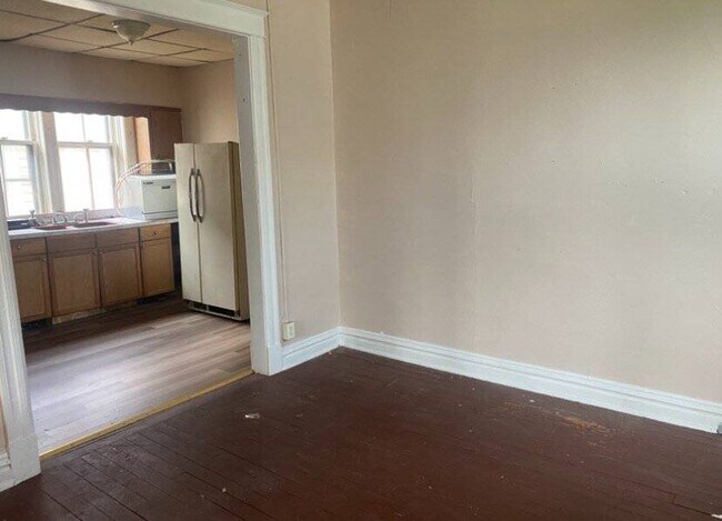 169 7th Ave