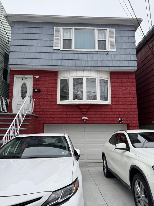 Building Photo - 399 Armstrong Ave Unit 2 Rental